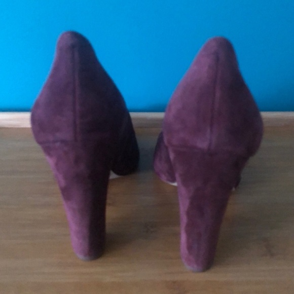 BCBG Burgundy Suede Heels 8.5 - Picture 3 of 4